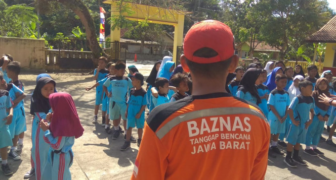 Menebar Semangat Kesiapsiagaan Bencana Ekspedisi Destana Tsunami di Jawa Barat