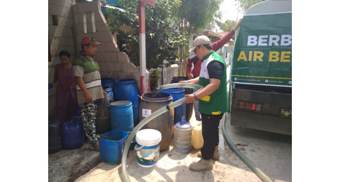 Pendistribusian Air Bersih Untuk Warga Terdampak Kekeringan