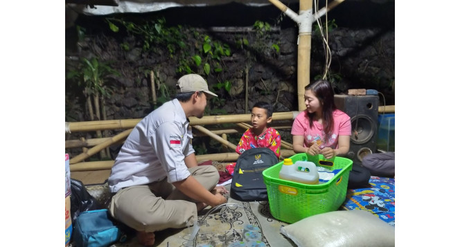 BAZNAS JABAR Menyalurkan Bantuan Atas Bencana Kebakaran Di Kelurahan Sukawarna