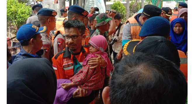 Banjir Bekasi, BAZNAS JABAR Bantu Evakuasi Korban Bencana Banjir