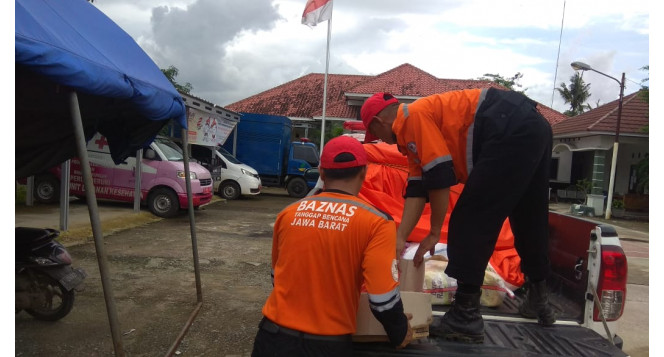 BAZNAS JABAR Bantu Tangani Korban Banjir Karawang