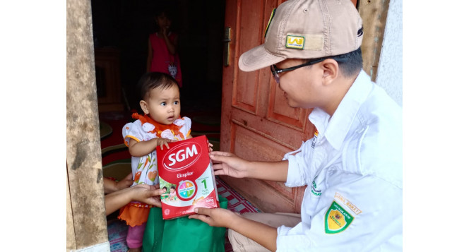 Cegah Stunting, BAZNAS JABAR Bagikan Susu Formula  untuk Peningkatan Gizi Balita di Sumedang