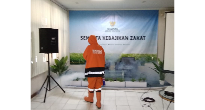 Cegah Penyakit, BTB Lakukan Fogging di Wilayah Kantor BAZNAS Jabar