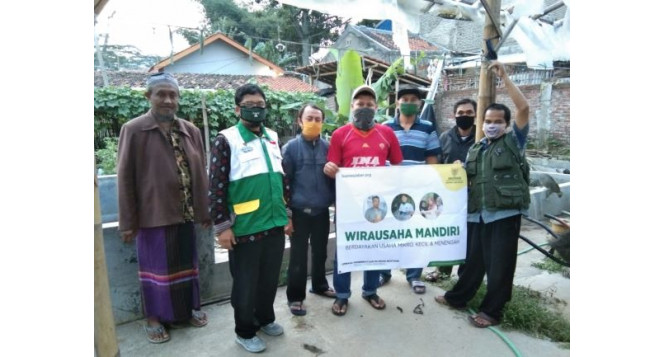 Kelompok Budidaya Lele Binaan BAZNAS Jabar Berhasil Panen di Tengah Pandemi