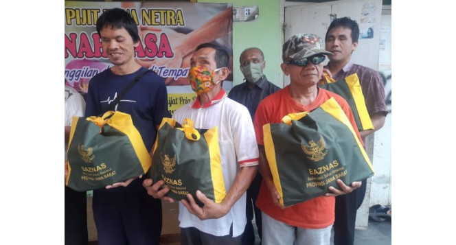 BAZNAS Jabar Salurkan Puluhan Paket Sembako untuk Penyandang Disabilitas