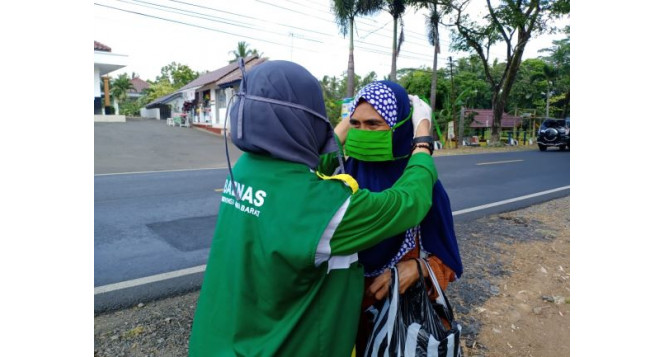 Perangi Covid-19, BAZNAS Jabar Bagikan Masker Gratis untuk Masyarakat Ciamis