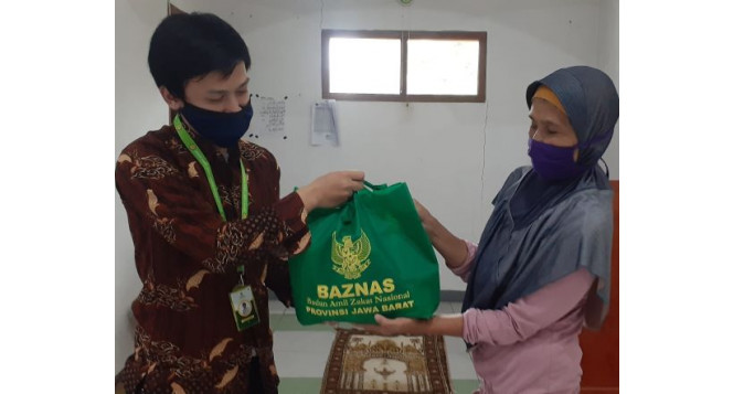 Kebahagiaan Mualaf Kabupaten Sukabumi Saat Terima Bantuan Penanganan Covid-19 dari BAZNAS Jabar