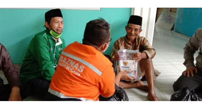 BAZNAS Jabar Bantu Salurkan Hygiene Kit untuk Warga Terdampak Longsor Cimanggung