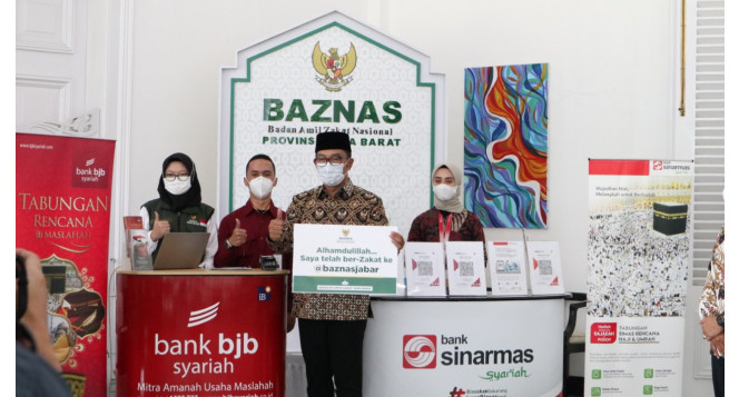 Dukung Gerakan Cinta Zakat, "Kang Emil" Tunaikan Zakat Via BAZNAS Jabar