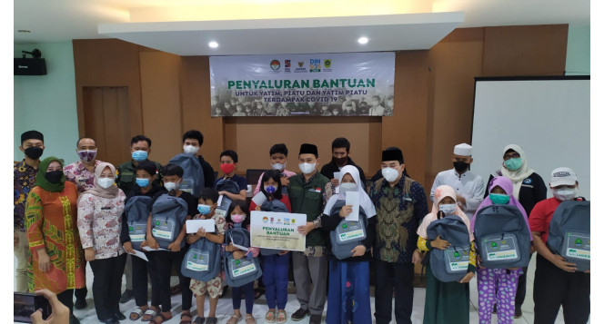 Peduli Yatim Piatu Terdampak Covid, Baznas Jabar Berikan Santunan Bersama Dinsos