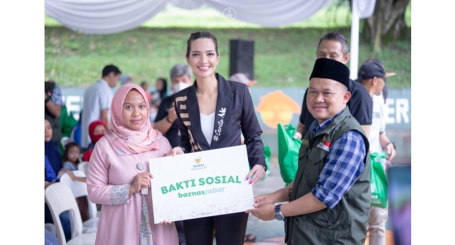 Nia Ramadhani Gandeng BAZNAS Jabar Lakukan Bakti Sosial di Peluncuran Novelnya