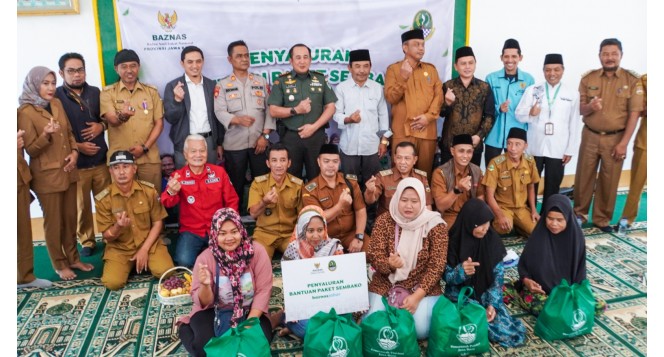 BAZNAS Jawa Barat Berbagi 3000 Sembako Untuk Warga Terdampak Kebakaran TPA Sarimukti
