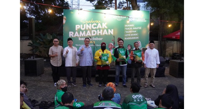 Berbagi Berkah Ramadan BAZNAS Jabar Ajak Ratusan Ojol Bukber