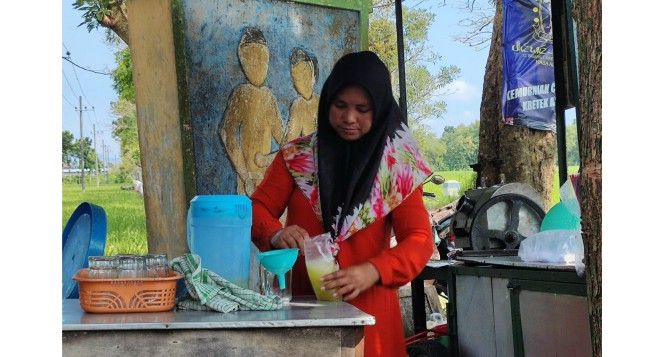 Es Tebu 'Gerdu' Milik Nurhayati Di Desa Macanbang Sukses Berkat Pembiayaan BAZNAS