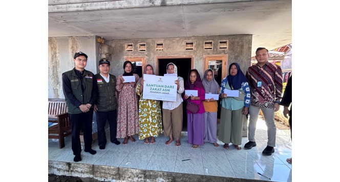 BAZNAS Jabar dan BAZNAS Kabupaten Garut Bersama BJB Garut Salurkan Santunan untuk Korban Sipil Ledakan Amunisi Tidak Layak Pakai Garut