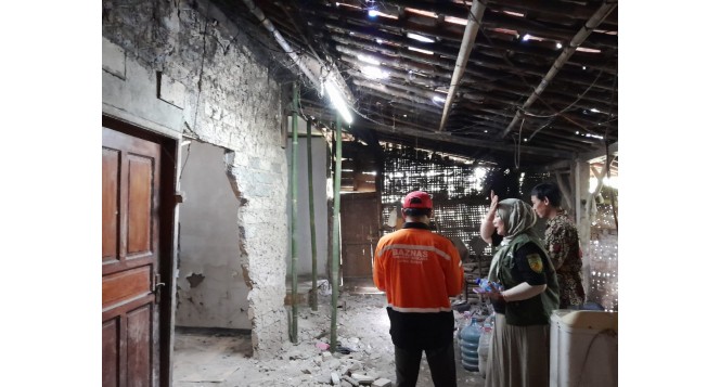 BAZNAS Tanggap Bencana Jabar Lakukan Asesmen Rumah Terdampak Gempa bumi di Bekasi