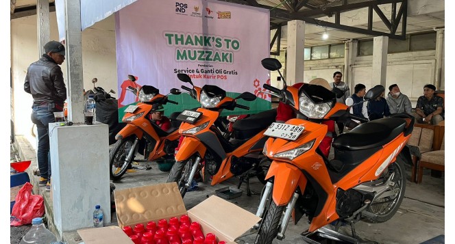 BAZNAS Jabar dan PT POS Berikan Service dan Ganti Oli Gratis untuk 100 Kurir